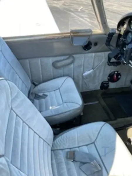 1968 Piper PA-28-140 N5584F — Cabin