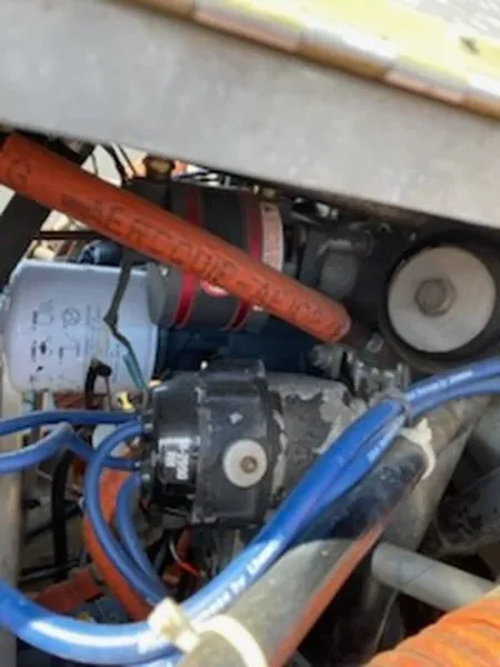 1968 Piper PA-28-140 N5584F — Engine left