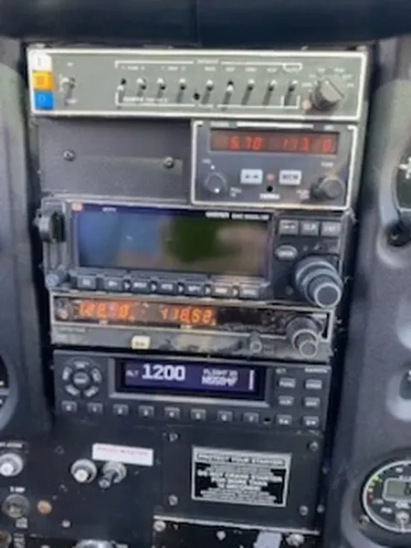 1968 Piper PA-28-140 N5584F — Radio stack